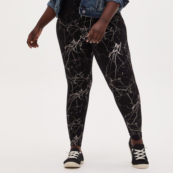 🆕️ Torrid Metallic Silver Marble Foil Graphic Full Length Premium Leggings - Picture 1 of 5